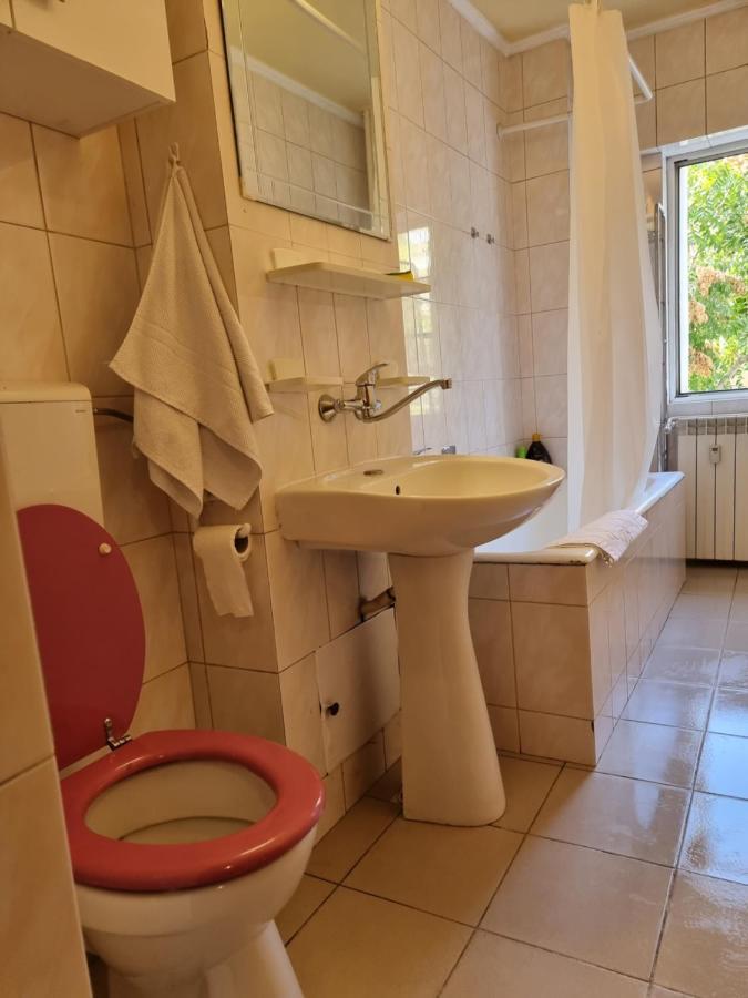 Appartamento Charming And Intimate Getaway In Bucharest - Near Unirii Square Esterno foto