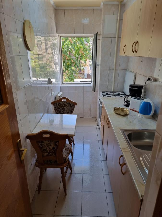 Appartamento Charming And Intimate Getaway In Bucharest - Near Unirii Square Esterno foto
